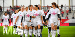 19.10.2026, München, Bayern, Deutschland. Google Pixel Frauen-Bundesliga: FC Bayern Frauen gegen VfB Stuttgart Frauen. Spielort: FC Bayern Campus-Stadion. Allianz Frauen nach dem Einlauf fröhlich, gut gelaunt, lachend
