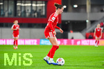19.10.2026, München, Bayern, Deutschland. Google Pixel Frauen-Bundesliga: FC Bayern Frauen gegen VfB Stuttgart Frauen. Spielort: FC Bayern Campus-Stadion. Sarah Mattner (FC Bayern Frauen) am Ball, mit dem Ball, in einer Spielszene