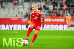 19.10.2026, München, Bayern, Deutschland. Google Pixel Frauen-Bundesliga: FC Bayern Frauen gegen VfB Stuttgart Frauen. Spielort: FC Bayern Campus-Stadion. Pernille Harder (FC Bayern Frauen) am Ball, mit dem Ball, in einer Spielszene