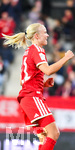 19.10.2026, München, Bayern, Deutschland. Google Pixel Frauen-Bundesliga: FC Bayern Frauen gegen VfB Stuttgart Frauen. Spielort: FC Bayern Campus-Stadion. Pernille Harder (FC Bayern Frauen) beim Jubel, jubelnd, feiernd in der Luft