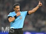 20.10.2026, Fussball UEFA Champions-League League 2026/2027, 3.Spieltag, VfB Stuttgart - Atletico Madrid, in der MHP-Arena Stuttgart, Schiedsrichter Serdar Gözübüyük (NED) gestikuliert

