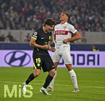 20.10.2026, Fussball UEFA Champions-League League 2026/2027, 3.Spieltag, VfB Stuttgart - Atletico Madrid, in der MHP-Arena Stuttgart, Grischa Prömel (Stuttgart) ärgert sich, vorne jubelt Julian Alvarez (Atletico Madrid) 
  

