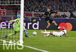 20.10.2026, Fussball UEFA Champions-League League 2026/2027, 3.Spieltag, VfB Stuttgart - Atletico Madrid, in der MHP-Arena Stuttgart, Pablo Barrios (Atletico Madrid) gegen Jeff Chabot (Stuttgart) und Torwart Dennis Seimen (Stuttgart) 
  

