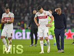 20.10.2026, Fussball UEFA Champions-League League 2026/2027, 3.Spieltag, VfB Stuttgart - Atletico Madrid, in der MHP-Arena Stuttgart, v.l. Ermedin Demirovic (Stuttgart), Dzenan Pejcinovic (Stuttgart) und Trainer Sebastian Hoeneß (Stuttgart)  sind enttäuscht
  

