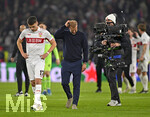 20.10.2026, Fussball UEFA Champions-League League 2026/2027, 3.Spieltag, VfB Stuttgart - Atletico Madrid, in der MHP-Arena Stuttgart, v.l. Dzenan Pejcinovic (Stuttgart) und Trainer Sebastian Hoeneß (Stuttgart)  sind enttäuscht
  

