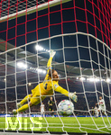 20.10.2026, Fussball UEFA Champions-League League 2026/2027, 3.Spieltag, VfB Stuttgart - Atletico Madrid, in der MHP-Arena Stuttgart, Torwart Jan Oblak (Atletico Madrid) fliegt vergeblich, der Ball landet im Netz, Tor zum 1:0 für Stuttgart.