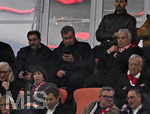 21.10.2026, Fussball UEFA Championsleague 2026/2027: 3.Spieltag,  FC Bayern München - FC Arsenal, in der Allianz-Arena München, 
  Markus Söder (Deutschland) am Handy

