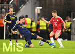 21.10.2026, Fussball UEFA Championsleague 2026/2027: 3.Spieltag,  FC Bayern München - FC Arsenal, in der Allianz-Arena München, v.l. Kai Havertz (FC Arsenal) gegen Josip Stanisic (Bayern München) 
  

