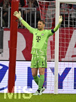 21.10.2026, Fussball UEFA Championsleague 2026/2027: 3.Spieltag,  FC Bayern München - FC Arsenal, in der Allianz-Arena München, Torwart Manuel Neuer (FC Bayern München) breitet die Arme aus
  

