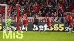 21.10.2026, Fussball UEFA Championsleague 2026/2027: 3.Spieltag,  FC Bayern München - FC Arsenal, in der Allianz-Arena München, Declan Rice (FC Arsenal) trifft zum 2:2 vorbei an Torwart Manuel Neuer (FC Bayern München) 
  

