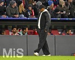 21.10.2026, Fussball UEFA Championsleague 2026/2027: 3.Spieltag,  FC Bayern München - FC Arsenal, in der Allianz-Arena München, Trainer Vincent Kompany (FC Bayern München) nachdenklich.
  

