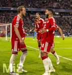 21.10.2026, Fussball UEFA Championsleague 2026/2027: 3.Spieltag,  FC Bayern München - FC Arsenal, in der Allianz-Arena München, Torjubel Harry Kane (li, FC Bayern München) mit Tom Bischof (FC Bayern München), Ismael Saibari (re, FC Bayern München), Aleksandar Pavlovic (Bayern München)  