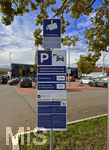 23..10.2026, Bad Wörishofen (Unterallgäu), an einem Supermarktparkplatz stehen umfangreiche Informationsschilder mit ellenlangem Kleingedruckten, der Parkplatz wird per Video überwacht, 35 Euro Bussgeld erwartet die Kunden bei überschreitung der 1,5 Stunden Parkzeit.