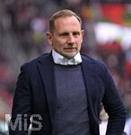24.10.2026, Fussball Bundesliga 2026/2027, 7.Spieltag, FC Augsburg - 1.FC Union Berlin, in der WWK-Arena Augsburg, Trainer Mauro Lustrinelli (Union Berlin) nachdenklich.


