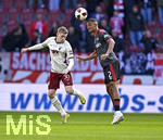 24.10.2026, Fussball Bundesliga 2026/2027, 7.Spieltag, FC Augsburg - 1.FC Union Berlin, in der WWK-Arena Augsburg, v.l. Anton Kade (FC Augsburg) gegen Felix Uduokhai (Union Berlin) 


