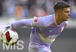 24.10.2026, Fussball Bundesliga 2026/2027, 7.Spieltag, FC Augsburg - 1.FC Union Berlin, in der WWK-Arena Augsburg, Torwart Finn Dahmen (FC Augsburg) wirft den Ball 


