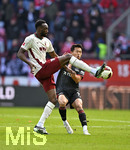 24.10.2026, Fussball Bundesliga 2026/2027, 7.Spieltag, FC Augsburg - 1.FC Union Berlin, in der WWK-Arena Augsburg, v.l. Iris Chrislain Aurel Matisma (FC Augsburg) gegen Woo-yeong Jeong (Union Berlin) 


