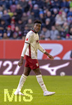 24.10.2026, Fussball Bundesliga 2026/2027, 7.Spieltag, FC Augsburg - 1.FC Union Berlin, in der WWK-Arena Augsburg, Juma Bah (FC Augsburg) geht nach seinem Platzverweis frustriert vom Feld.