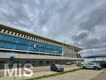 25.10.2026, Fussball Bundesliga 2026/2027, 7.Spieltag, SC Freiburg - FC Bayern München im Europa-Park-Stadion Freiburg im Breisgau. Aussenaufnahme mit Sturmwolken am Himmel.

