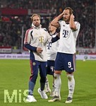 25.10.2026, Fussball Bundesliga 2026/2027, 7.Spieltag, SC Freiburg - FC Bayern München im Europa-Park-Stadion Freiburg im Breisgau. Trainer Aaron Danks (Bayern München) bedankt sich bei Harry Kane (FC Bayern München) 

