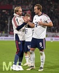 25.10.2026, Fussball Bundesliga 2026/2027, 7.Spieltag, SC Freiburg - FC Bayern München im Europa-Park-Stadion Freiburg im Breisgau. Trainer Aaron Danks (Bayern München) bedankt sich bei Harry Kane (FC Bayern München) 

