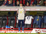 25.10.2026, Fussball Bundesliga 2026/2027, 7.Spieltag, SC Freiburg - FC Bayern München im Europa-Park-Stadion Freiburg im Breisgau. Co-Trainer Aaron Danks (Bayern München) nachdenklich 