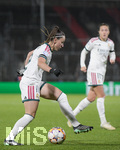 28.10.2026, Unterhaching, Bayern, Deutschland. UEFA Womens Champions League: FC Bayern Frauen gegen Real Madrid Frauen. Spielort: Sportpark Unterhaching. UWCL Ligaphase, 3. Spieltag, Saison 2026/27. Athenea del Castillo (Real Madrid Frauen) am Ball, mit dem Ball, in einer Spielszene