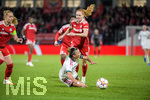 28.10.2026, Unterhaching, Bayern, Deutschland. UEFA Womens Champions League: FC Bayern Frauen gegen Real Madrid Frauen. Spielort: Sportpark Unterhaching. UWCL Ligaphase, 3. Spieltag, Saison 2026/27. Arianna Caruso (Real Madrid Frauen) verletzt, mit Schmerzen, bei der Behandlung