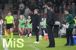 28.10.2026, Unterhaching, Bayern, Deutschland. UEFA Womens Champions League: FC Bayern Frauen gegen Real Madrid Frauen. Spielort: Sportpark Unterhaching. UWCL Ligaphase, 3. Spieltag, Saison 2026/27. Cheftrainer Jose Barcala (FC Bayern Frauen) nachdenklich, ernst, fokussiert