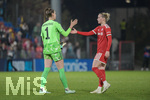28.10.2026, Unterhaching, Bayern, Deutschland. UEFA Womens Champions League: FC Bayern Frauen gegen Real Madrid Frauen. Spielort: Sportpark Unterhaching. UWCL Ligaphase, 3. Spieltag, Saison 2026/27. Ena Mahmutovic (FC Bayern Frauen) mit Franziska Kett (FC Bayern Frauen) traurig, bedrückt, niedergeschlagen