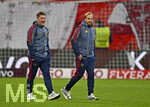 28.10.2026, Fussball DFB-Pokal 2026/2027, 2.Runde, FC Bayern München - 1.FC Magdeburg, in der Allianz-Arena München. 
Trainer Aaron Danks (re, Bayern München) 

