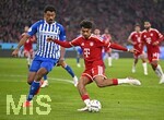 28.10.2026, Fussball DFB-Pokal 2026/2027, 2.Runde, FC Bayern München - 1.FC Magdeburg, in der Allianz-Arena München. v.l. Emmanuel Iyoha (1. FC Magdeburg) gegen Nathaniel Brown (FC Bayern München) 


