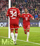28.10.2026, Fussball DFB-Pokal 2026/2027, 2.Runde, FC Bayern München - 1.FC Magdeburg, in der Allianz-Arena München. Torjubel v.l. Ismael Saibari (FC Bayern München), Michael Olise (FC Bayern München) 


