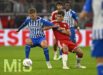 28.10.2026, Fussball DFB-Pokal 2026/2027, 2.Runde, FC Bayern München - 1.FC Magdeburg, in der Allianz-Arena München. v.l. Torben Müsel (1.FC Magdeburg) gegen Tom Bischof (FC Bayern München) 


