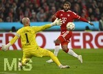 28.10.2026, Fussball DFB-Pokal 2026/2027, 2.Runde, FC Bayern München - 1.FC Magdeburg, in der Allianz-Arena München. Ismael Saibari (FC Bayern München) trifft zum 2:1 gegen Torwart Dominik Reimann (1. FC Magdeburg) 


