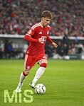 28.10.2026, Fussball DFB-Pokal 2026/2027, 2.Runde, FC Bayern München - 1.FC Magdeburg, in der Allianz-Arena München. Tim Binder (Bayern München) am Ball.


