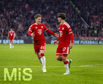 28.10.2026, Fussball DFB-Pokal 2026/2027, 2.Runde, FC Bayern München - 1.FC Magdeburg, in der Allianz-Arena München. Torjubel David Michael Santos Daiber (re, Bayern München) mit Tim Binder (Bayern München).