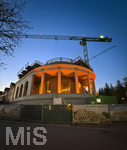30.10.2026, Bad Wörishofen (Unterallgäu), Dämmerungsaufnahmen der Baustelle Löwenbräu-Arkaden in Bad Wörishofen, der Neubau der Firma Glass aus Mindelheim kommt zügig voran, gut zu erkennen sind bereits Rundbau und Säulenarchitektur für eine Terasse. Neben Wohnungen und Gastronomie und Tiefgaragen entsteht ein Ort der Begegnung im Herzen von Bad Wörishofen.     