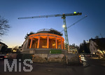 30.10.2026, Bad Wörishofen (Unterallgäu), Dämmerungsaufnahmen der Baustelle Löwenbräu-Arkaden in Bad Wörishofen, der Neubau der Firma Glass aus Mindelheim kommt zügig voran, gut zu erkennen sind bereits Rundbau und Säulenarchitektur für eine Terasse. Neben Wohnungen und Gastronomie und Tiefgaragen entsteht ein Ort der Begegnung im Herzen von Bad Wörishofen.     