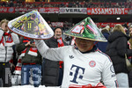 31.10.2026, Fussball Bundesliga 2026/2027, 8.Spieltag, FC Bayern München - Borussia Dortmund, in der Allianz-Arena München,   Fan mit Kopfbedeckung


