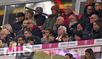 31.10.2026, Fussball Bundesliga 2026/2027, 8.Spieltag, FC Bayern München - Borussia Dortmund, in der Allianz-Arena München,   Bundestrainer Jürgen Klopp (Deutschland) mit seiner Frau Ulla in der Nähe von Ex-Vorstandsvorsitzender Karl-Heinz Rummenigge (FC Bayern München) und Ehren-Präsident Uli Hoeneß (FC Bayern München, Hoeness) 

