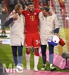 31.10.2026, Fussball Bundesliga 2026/2027, 8.Spieltag, FC Bayern München - Borussia Dortmund, in der Allianz-Arena München,   Ismael Saibari (FC Bayern München) wird gestützt, 


