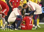 31.10.2026, Fussball Bundesliga 2026/2027, 8.Spieltag, FC Bayern München - Borussia Dortmund, in der Allianz-Arena München,   Serge Gnabry (FC Bayern München) wird behandelt


