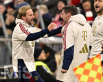 31.10.2026, Fussball Bundesliga 2026/2027, 8.Spieltag, FC Bayern München - Borussia Dortmund, in der Allianz-Arena München,   
Co-Trainer Aaron Danks (Bayern München) jubelt mit seinen Kollegen

