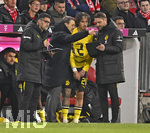 31.10.2026, Fussball Bundesliga 2026/2027, 8.Spieltag, FC Bayern München - Borussia Dortmund, in der Allianz-Arena München,   Trainer Niko Kovac (Borussia Dortmund) und Co-Trainer Robert Kovac  (Borussia Dortmund) stimmen Fabio Silva (Borussia Dortmund) auf das Spiel ein.


