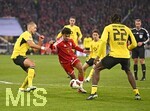 31.10.2026, Fussball Bundesliga 2026/2027, 8.Spieltag, FC Bayern München - Borussia Dortmund, in der Allianz-Arena München,   v.l. Waldemar Anton (Borussia Dortmund), Nathaniel Brown (FC Bayern München)  und Joane Gadou (Borussia Dortmund) 


