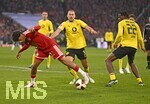 31.10.2026, Fussball Bundesliga 2026/2027, 8.Spieltag, FC Bayern München - Borussia Dortmund, in der Allianz-Arena München,   v.l. Nathaniel Brown (FC Bayern München), Waldemar Anton (Borussia Dortmund) und Joane Gadou (Borussia Dortmund) 


