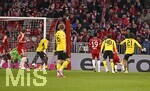 31.10.2026, Fussball Bundesliga 2026/2027, 8.Spieltag, FC Bayern München - Borussia Dortmund, in der Allianz-Arena München,   Fabio Silva (Borussia Dortmund) zieht ab und trifft zum 2:2


