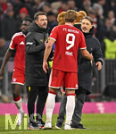 31.10.2026, Fussball Bundesliga 2026/2027, 8.Spieltag, FC Bayern München - Borussia Dortmund, in der Allianz-Arena München,   Trainer Niko Kovac (Borussia Dortmund) und Co-Trainer Robert Kovac (Borussia Dortmund) gratulieren Harry Kane (FC Bayern München) 


