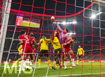 31.10.2026, Fussball Bundesliga 2026/2027, 8.Spieltag, FC Bayern München - Borussia Dortmund, in der Allianz-Arena München,   re: Torwart Gregor Kobel (Borussia Dortmund) boxt den Ball weg, gegen Harry Kane (FC Bayern München), Serhou Yadaly Guirassy (Borussia Dortmund), Waldemar Anton (Borussia Dortmund), Aleksandar Pavlovic (Bayern München)  Dayot Upamecano (FC Bayern München), Min-jae Kim (Bayern München, Minjae Kim) 


